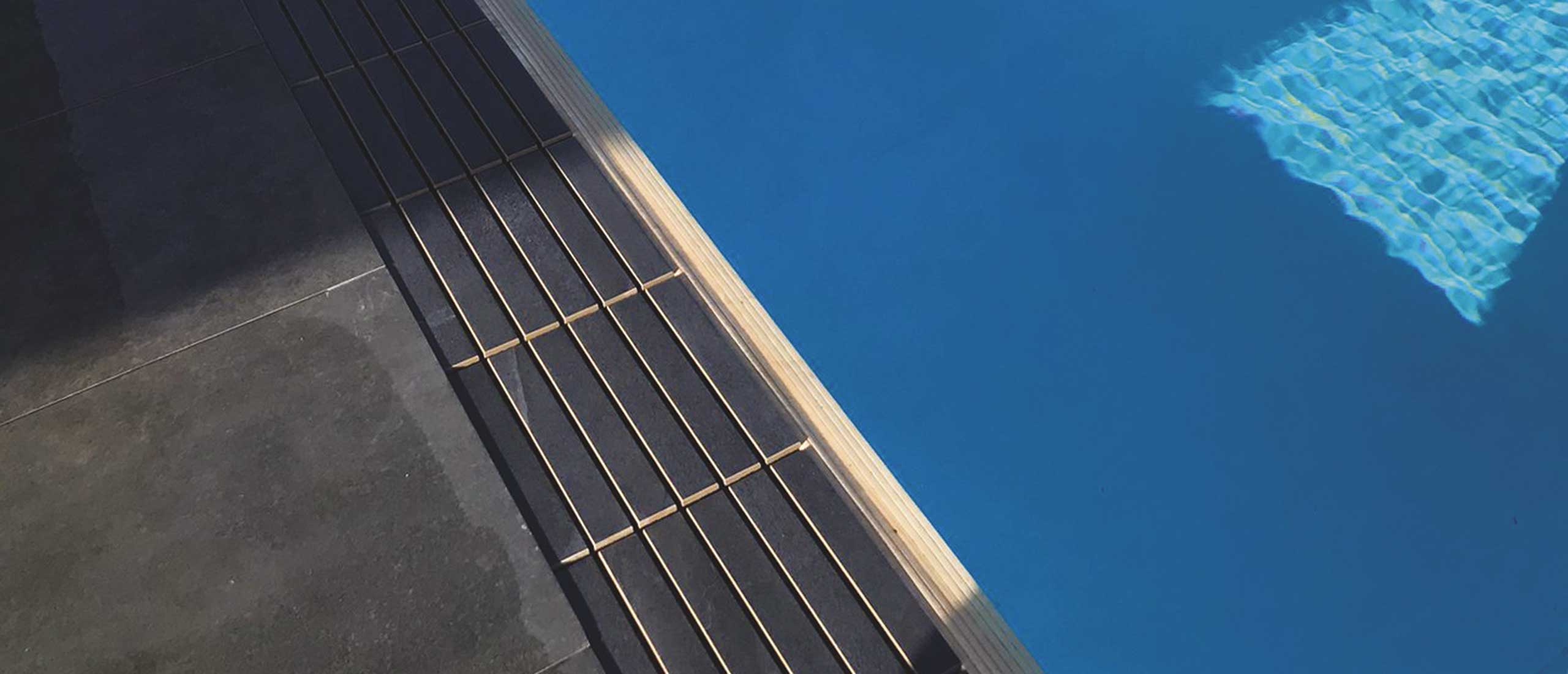 Stone effect pool flooring - Meta