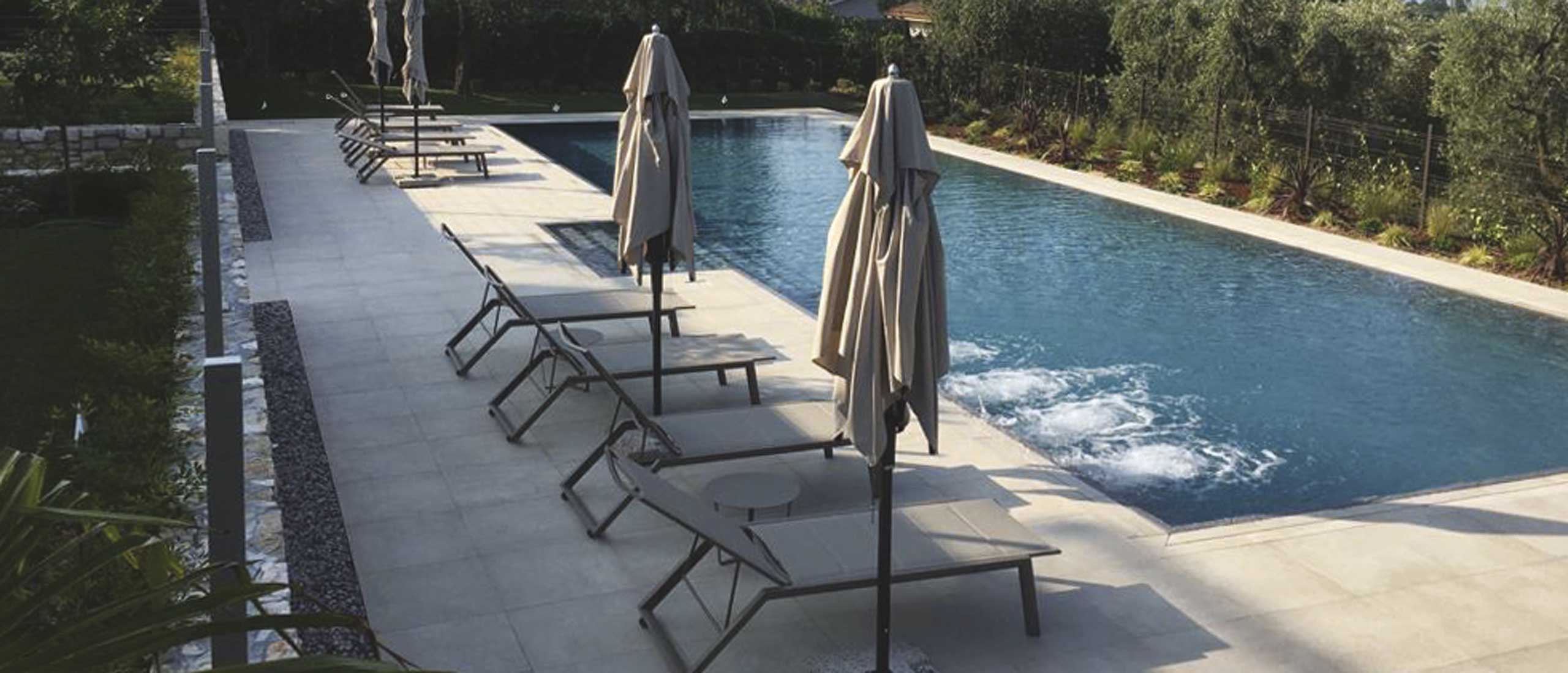 Concrete effect pool floor - Minimal