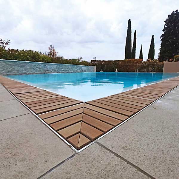 piscina a sfioro con griglia directa wood acero