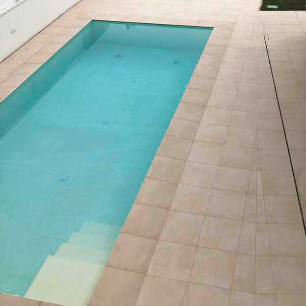 bordo toro e pavimento effetto cemento minimal beige