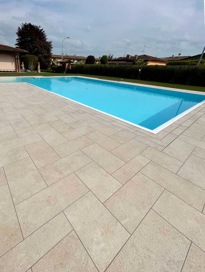 infinity pool with Directa Felix beige grid, Felix beige floor