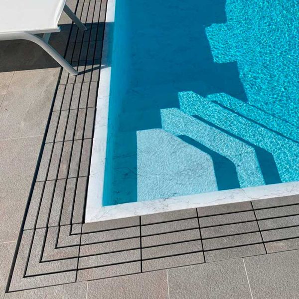 detail of the directa grill and the Felix stone effect floor